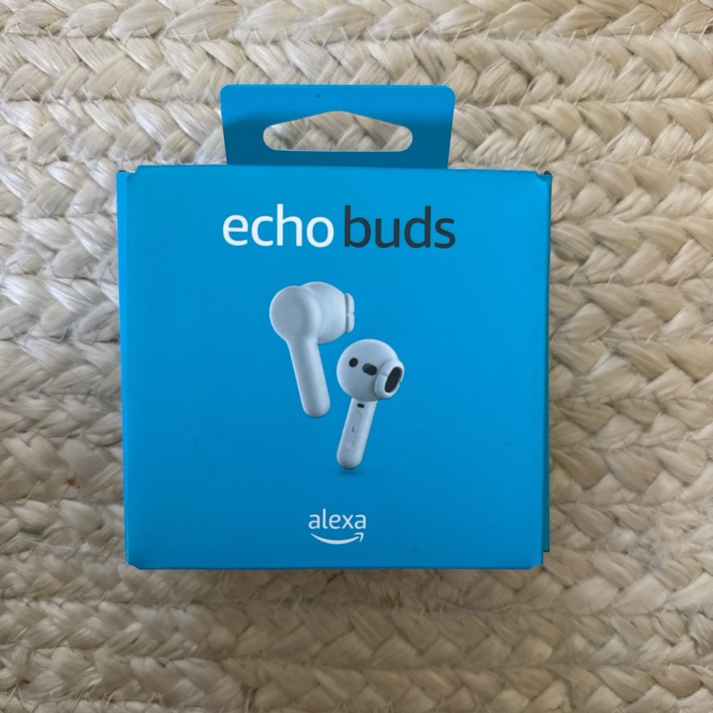 Echo White Earbud Headphones Compact Design
